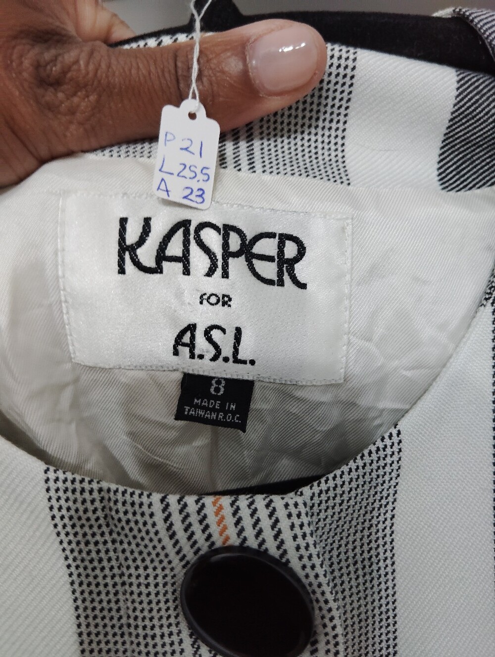 Kasper Striped Collarless Blazer in White and Black with A Hint Of Orange 🫰🏾💫 - Picture 3 of 4